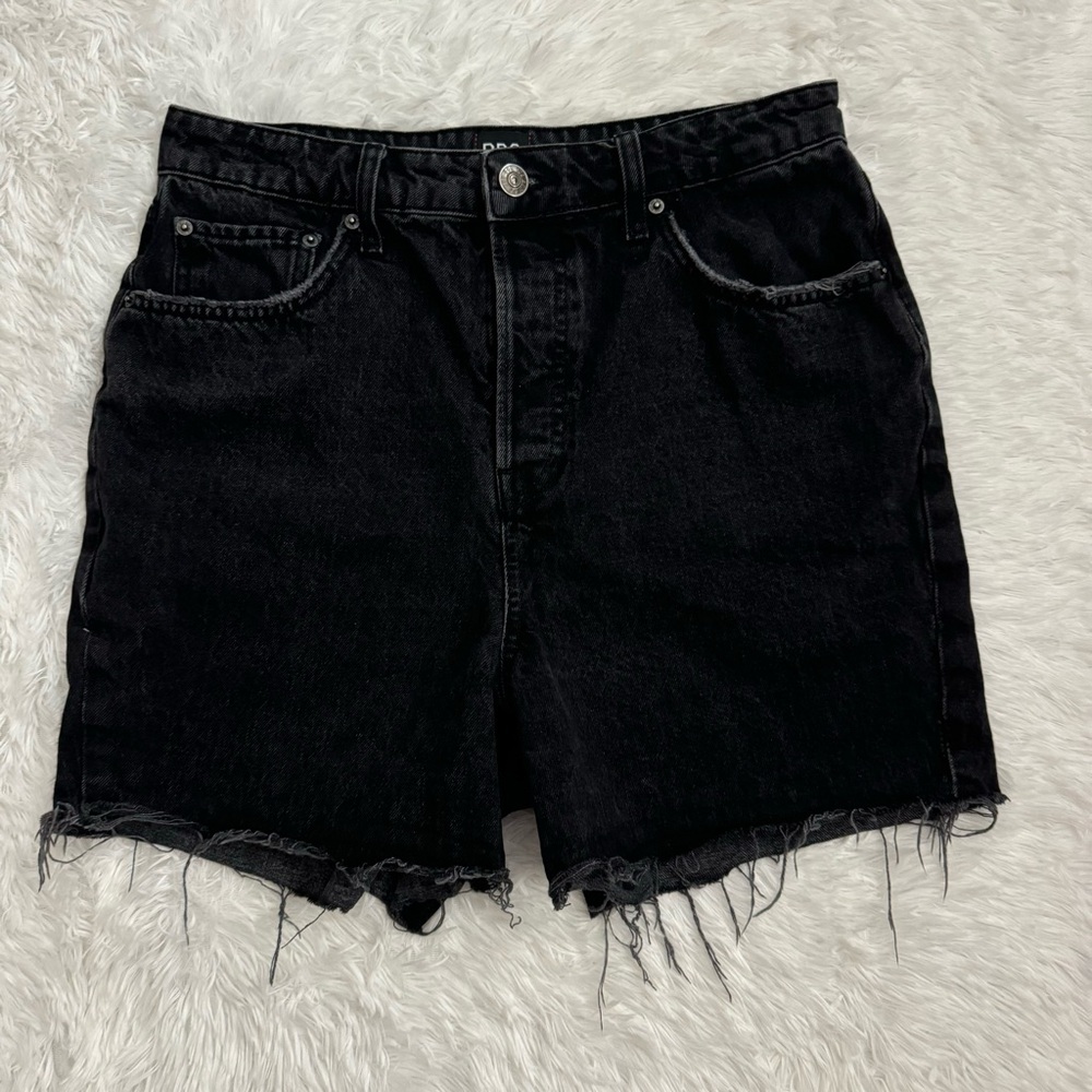 EUC BDG 90’s Long Inseam High Rise Raw Hem Shorts!